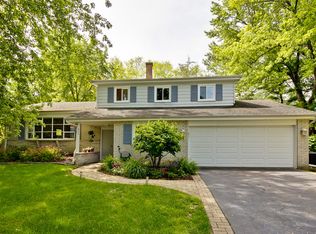 915 Fairlawn Ave, Libertyville, IL 60048