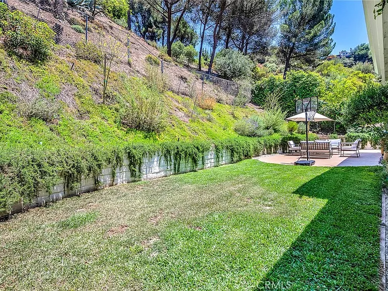 17152 Escalon Dr — Photo 32