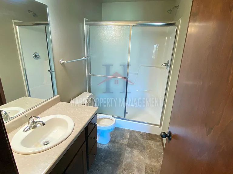 3210 E 3rd St — Photo 31