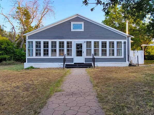 813 W College Ave, Coleman, TX 76834