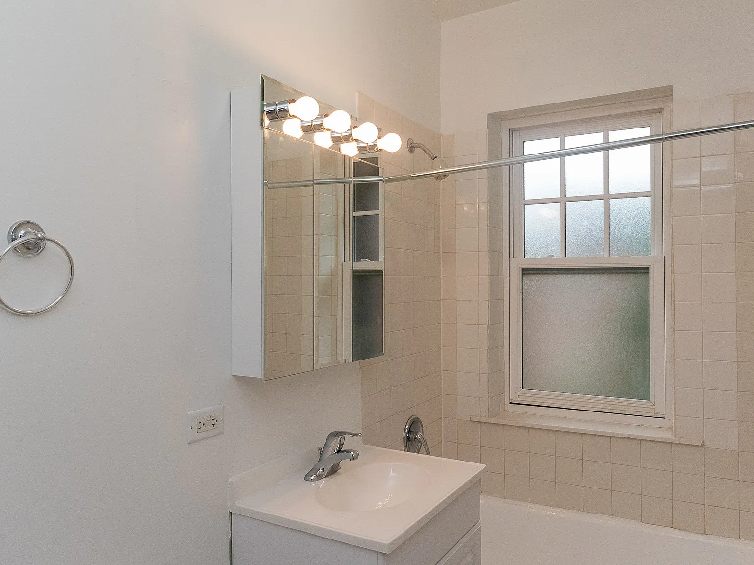 1303 Maple — Photo 2