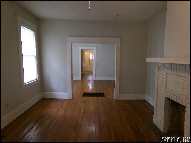 3 bed, 2.0 bath, 1386 sqft, $1,050 — Photo 3