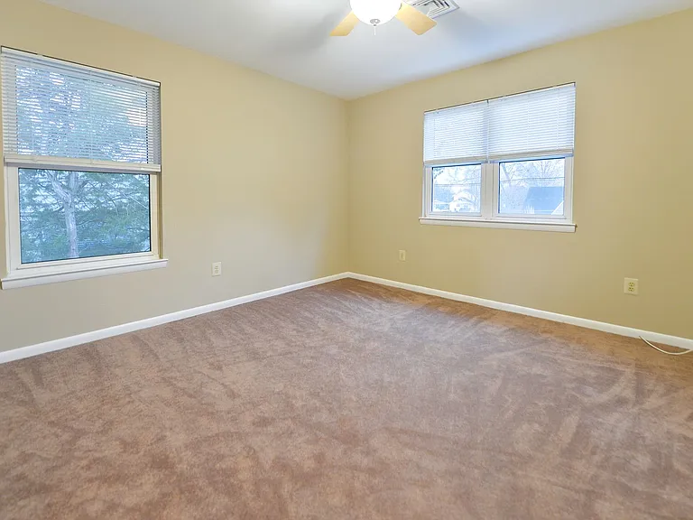 107 E Kings Hwy — Photo 20