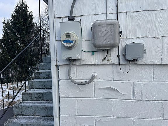 3rd image of 196 Perdue St