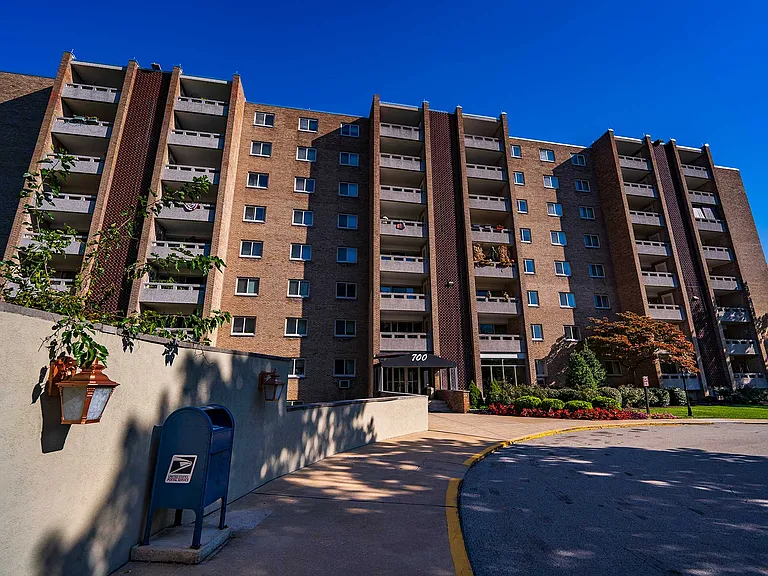 Laurel Village Apartments — Photo 19