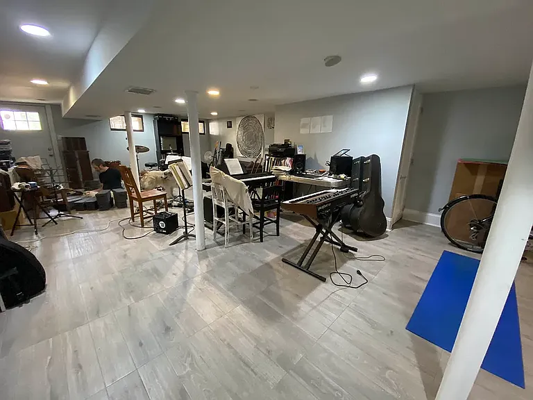 1102 Jefferson Ave #1R — Photo 13