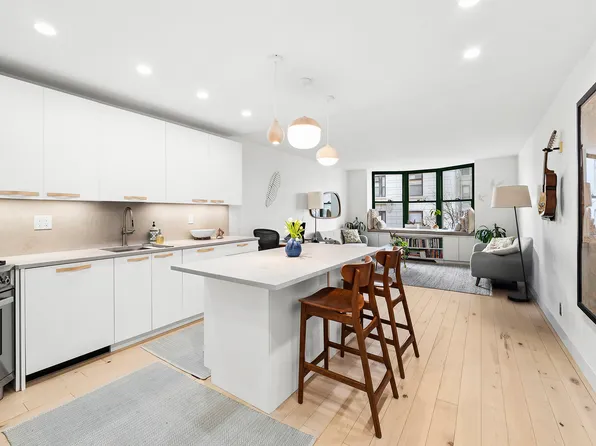 2250 Broadway image 1 of 9