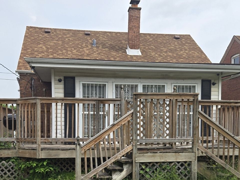 2nd image of 102 E 150th St