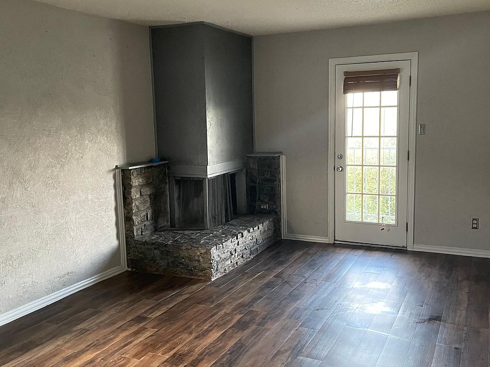 1st image of 516 S Park Dr Unit 204
