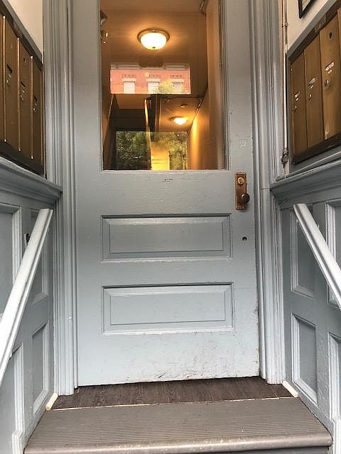 512 Vestibule