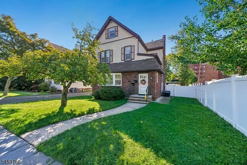 3 bed, 1.0 bath, $2,650 — Photo 3