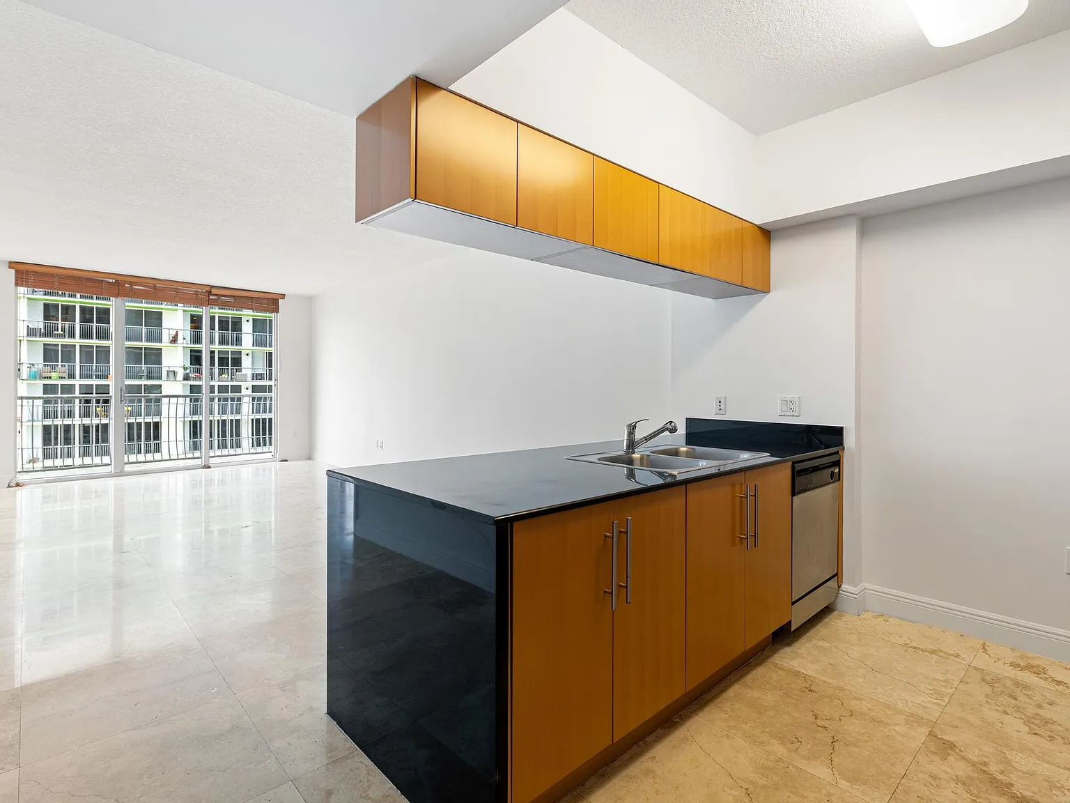 1 bed, 825 sqft, $2,600 — Photo 4