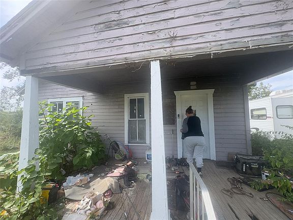 2nd image of 301 S 5th St