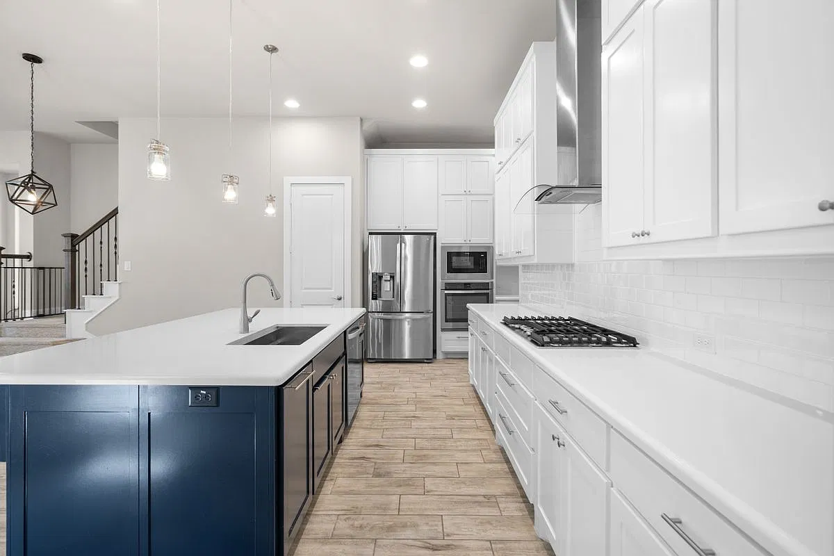 4 bed, 4.0 bath, 3091 sqft, $4,200 — Photo 4