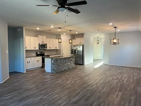 3 bed, 2.0 bath, 1774 sqft, $1,895 — Photo 4