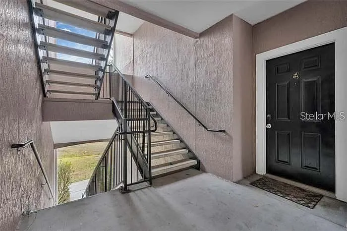 2 bed, 2.0 bath, 1233 sqft, $1,850 — Photo 2