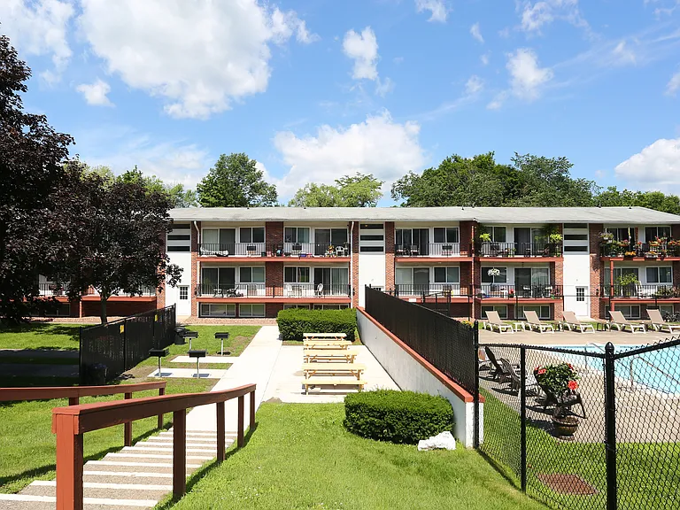 Windsor Court Apartments — Photo 21