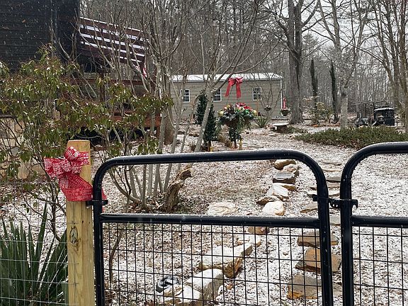 3rd image of 302 Nadias Ridge Dr