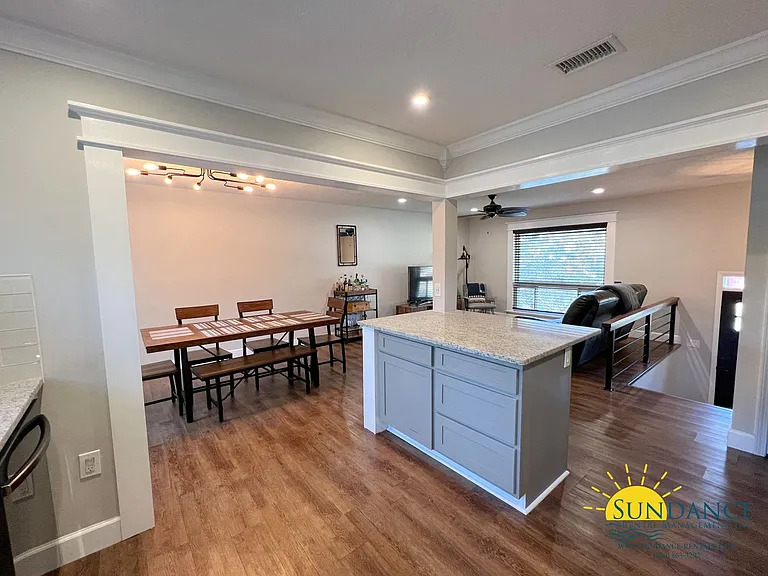 132 Sotir St NW — Photo 4