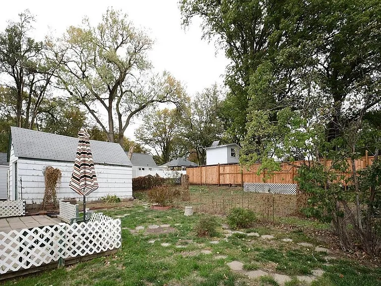4526 Randolph St — Photo 6