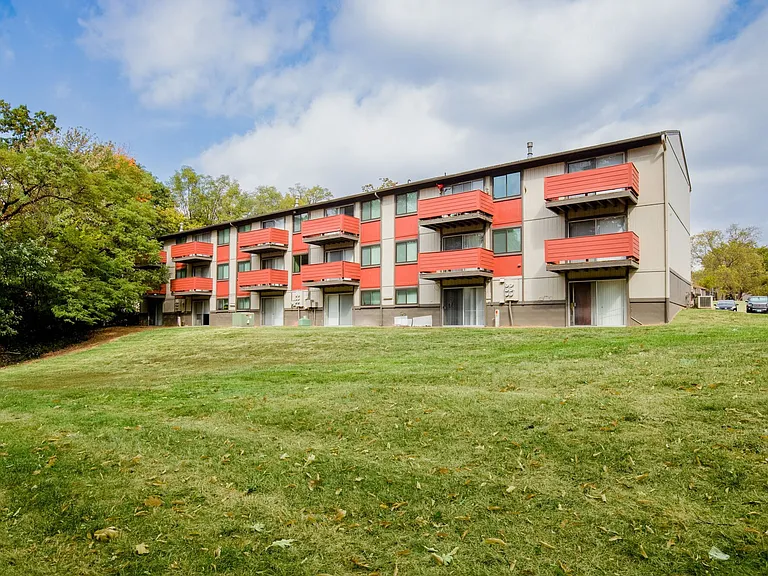 Applewood At The Cove Apartments — Photo 25