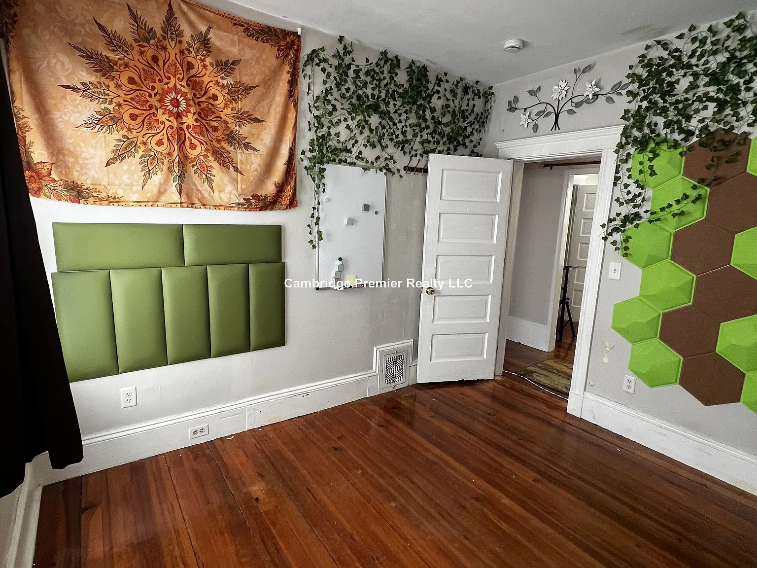 3 bed, 1100 sqft, $3,300 — Photo 3