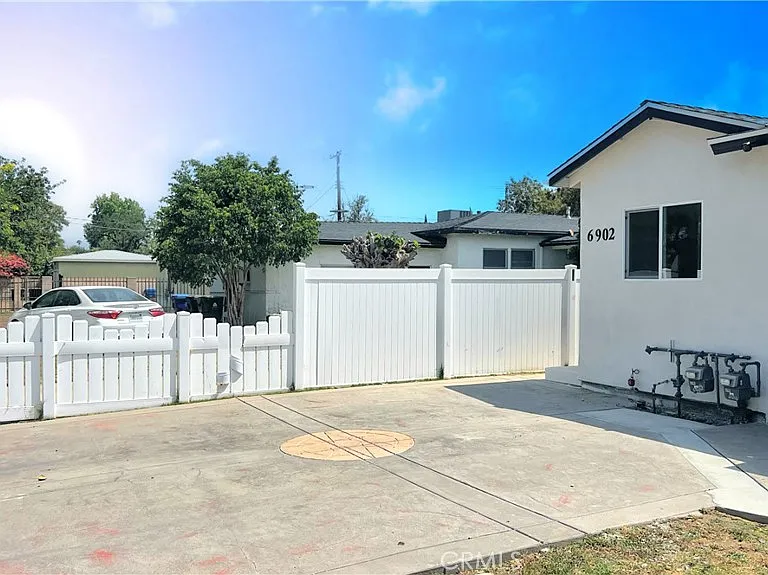 6900 Oso Ave — Photo 4