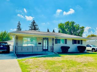 2868 Fox Hill Dr, Sterling Heights, MI