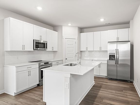 5th image of 1015 Curtis Springs Ln
