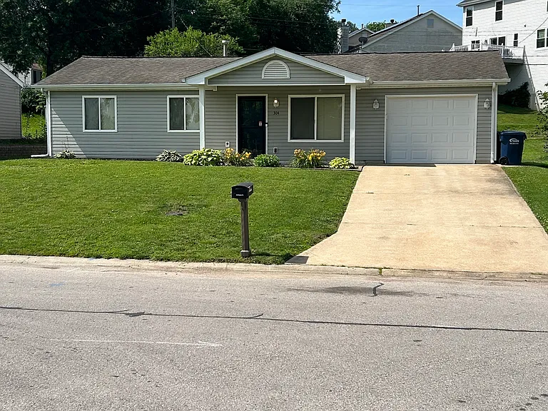 Heyden Dr — Photo 1
