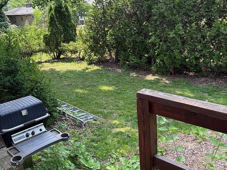141 Octagon Ave — Photo 2