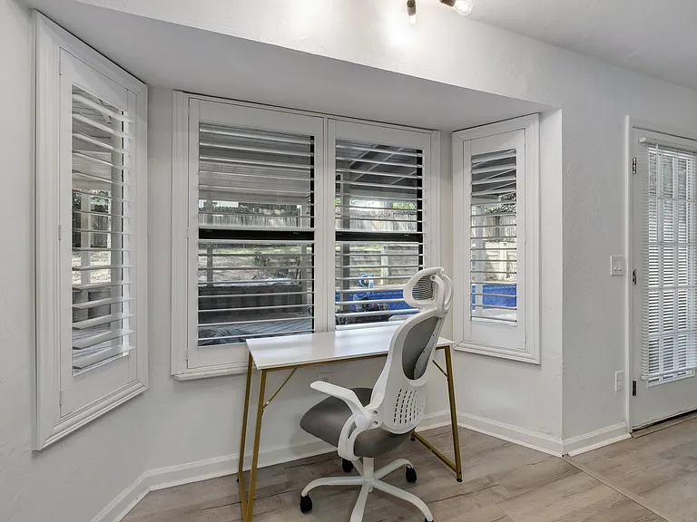 2416 Lanrell Dr — Photo 18