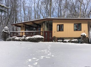 122 Fairway Ln, Amsterdam, NY 12010
