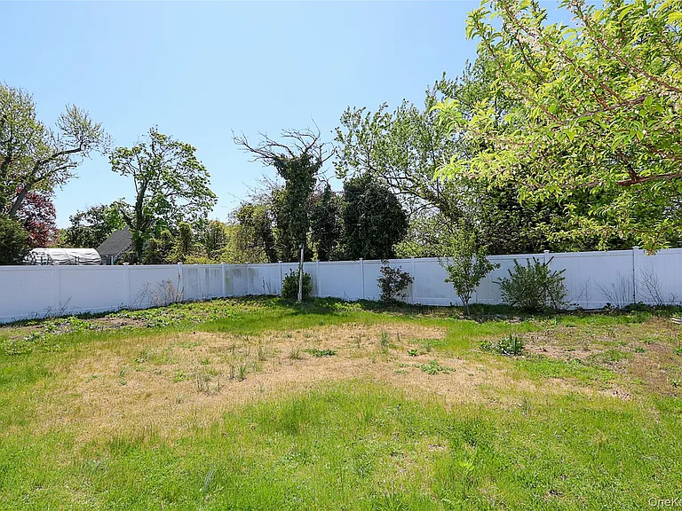 874 Seamans Neck Rd — Photo 31