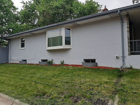 5th image of 938 8th Ave S