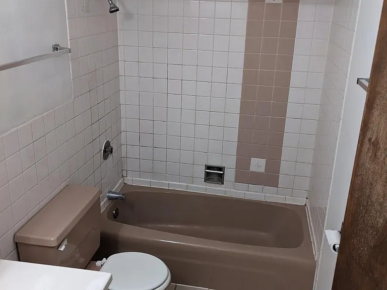 5642 W 107th St #2 BDRM — Photo 6