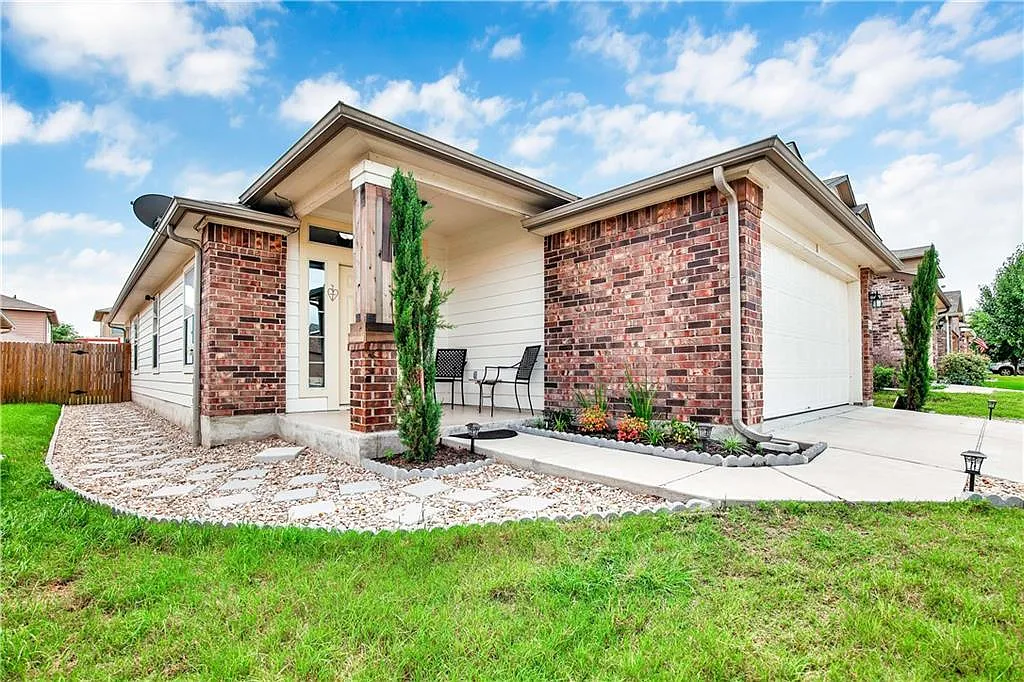 4 bed, 3.0 bath, 1458 sqft, $1,900 — Photo 1