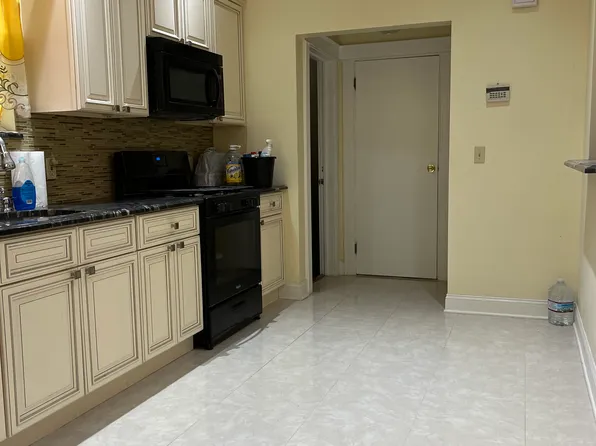 465 Greenmount Avenue image 2 of 10