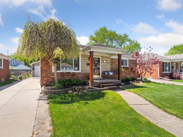 21720 Sunnyside St, Saint Clair Shores, MI 48080