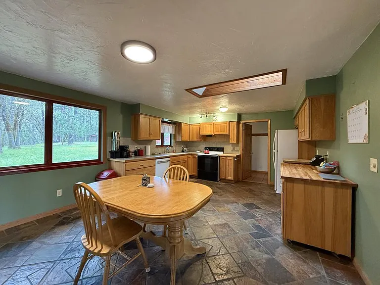 9042 Monument Dr — Photo 6