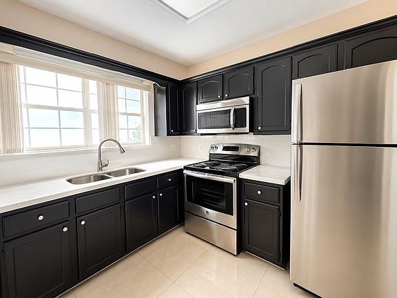 5th image of 3001 Ashley Pl #3027