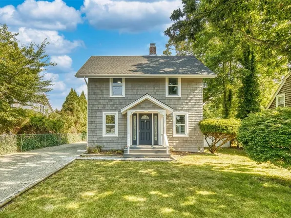 102 Montauk Highway, Westhampton, NY 11977