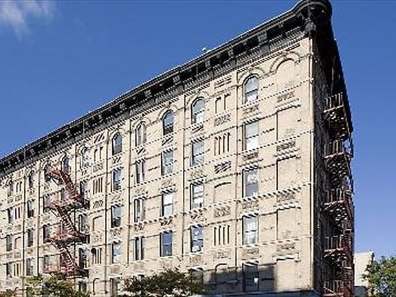 5th image of 327 E 3rd St APT 2D