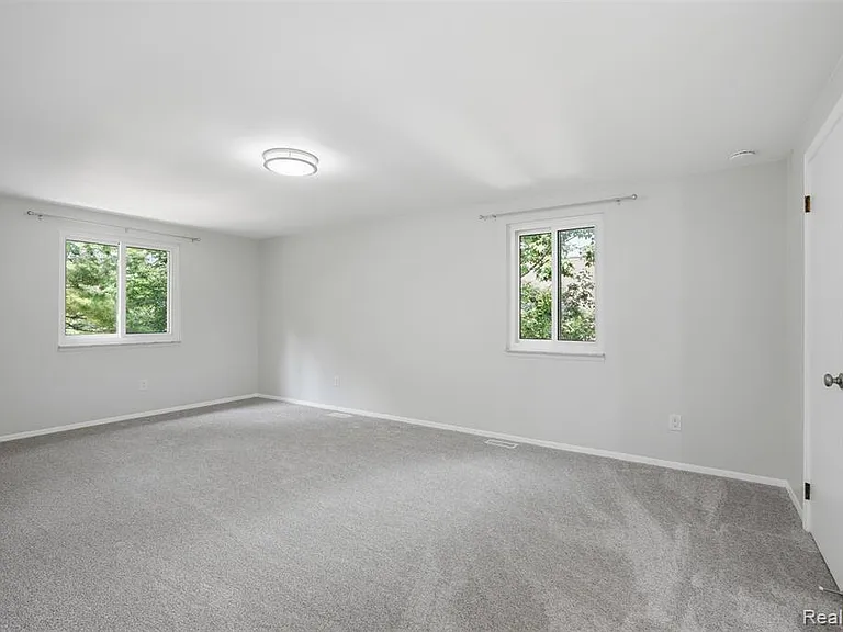 1880 Welling Dr — Photo 21