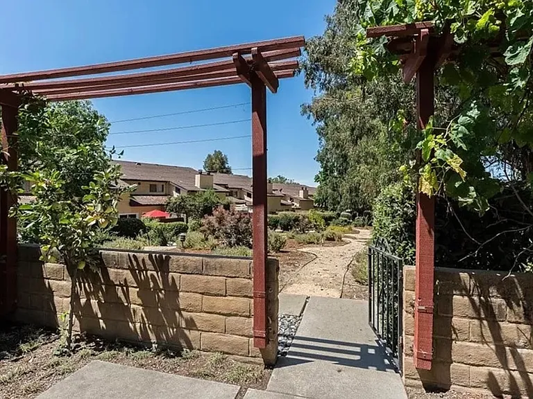 1330 Southwood Dr #2 — Photo 4