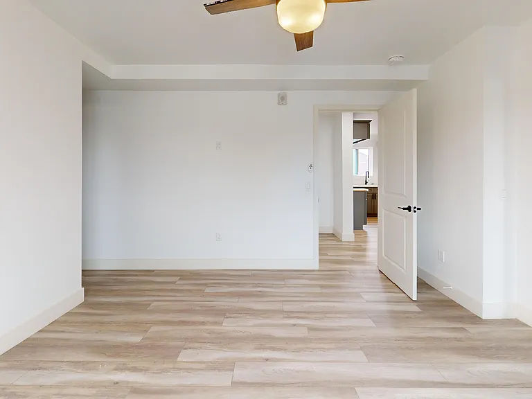 1276 W 38th St #2 — Photo 7