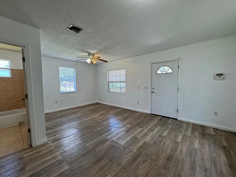 849 NE Maple Ln — Photo 4