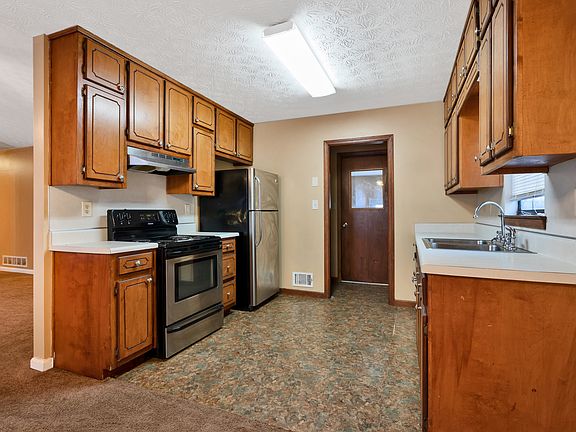 5th image of 30 Meadow Ct