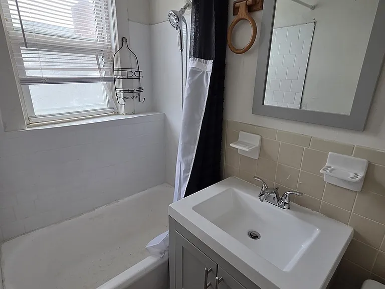 545 Adams St #5 — Photo 6