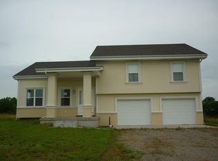 4527 Willow Ln, Linn Valley, KS 66040